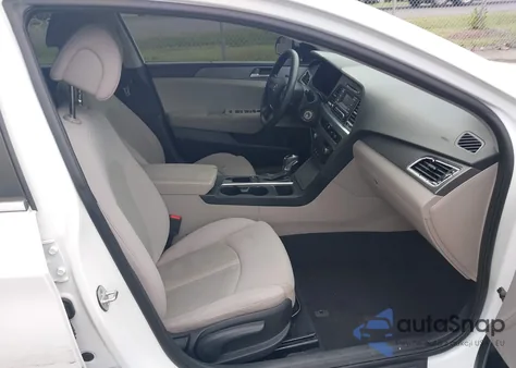 2017 Hyundai Sonata z USA, uszkodzony, nr VIN 5NPE24AF5HH581648